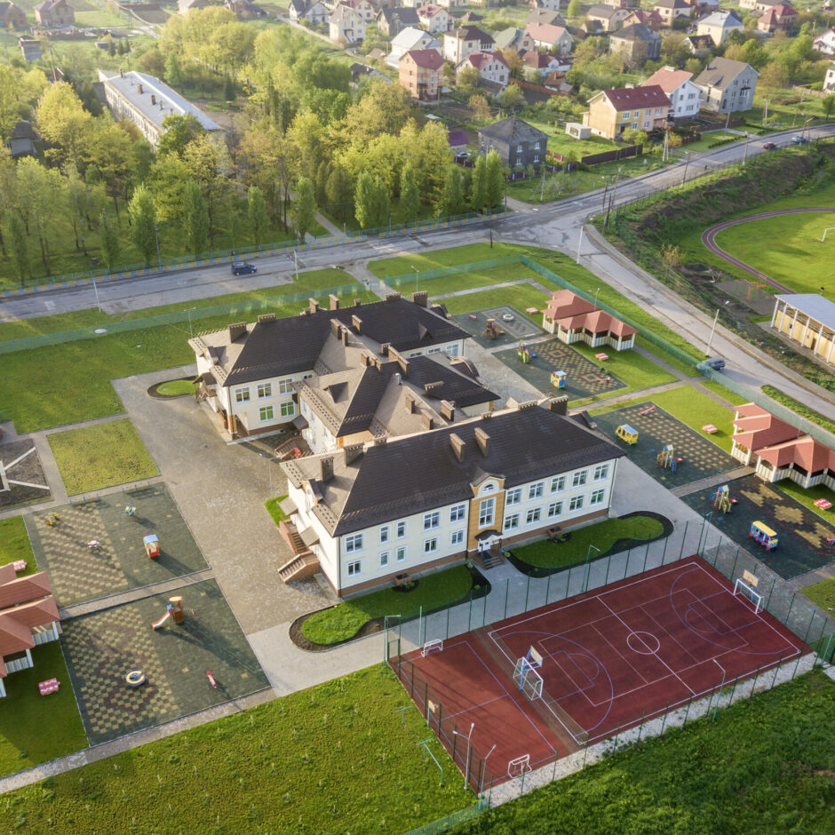 demo skola no augšas